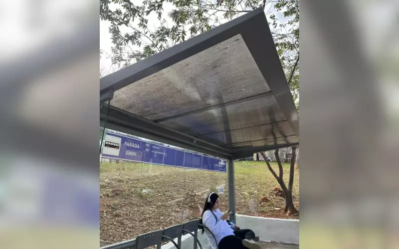 GCM identifica adolescentes que vandalizaram abrigo de ônibus